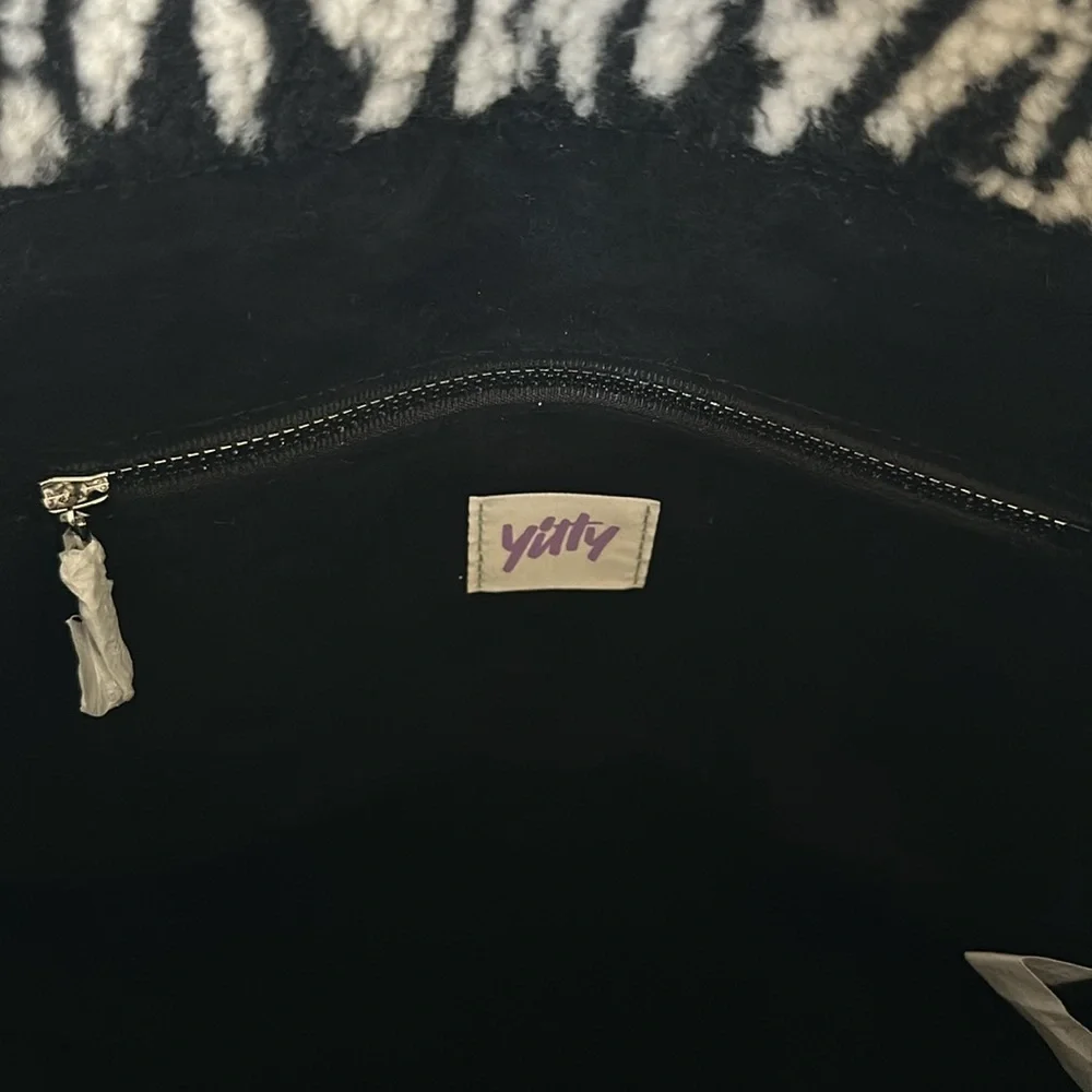 Yitty Major Label plush tote NWT black and white w/brown patent leather handles - Picture 4 of 6